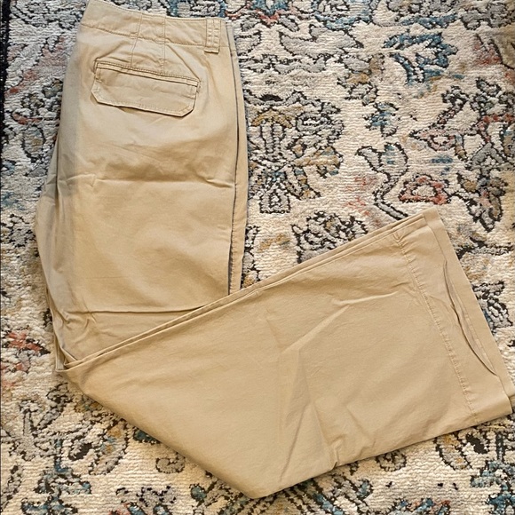 Old Navy Super Flare Style Khakis. - Picture 4 of 4